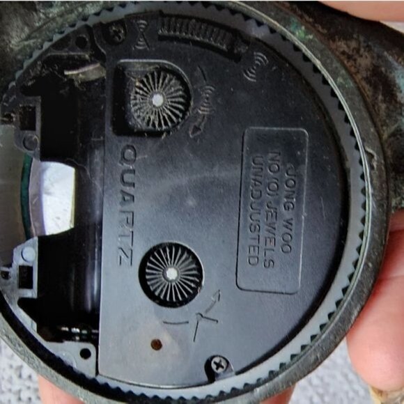 Pewter Green Solid Seagull Quartz Shelf Clock 7" x 3" - Picture 3 of 7